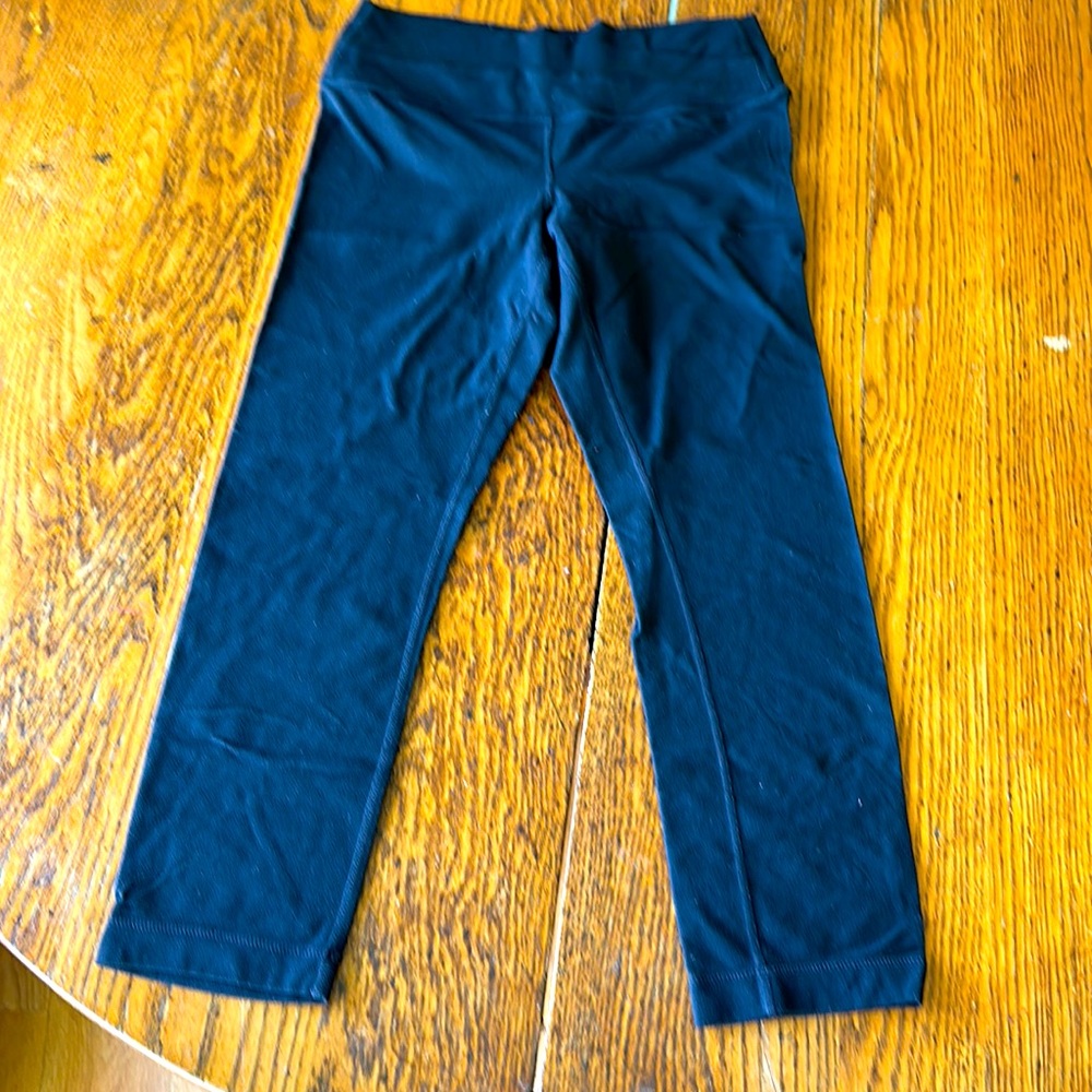 Lululemon cropped leggings with crossover waist band in size 4